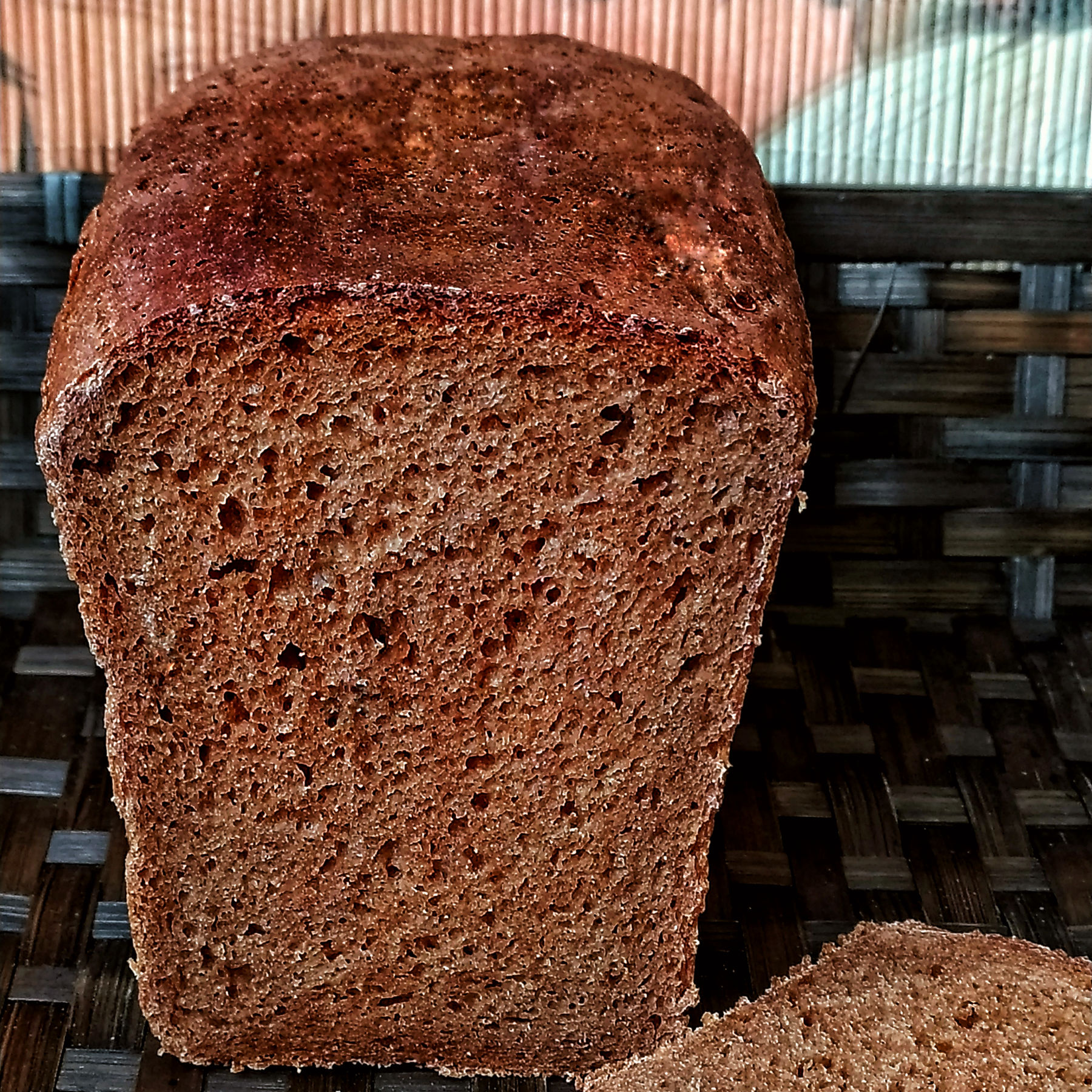 Домашний ржано пшеничный хлеб рецепт. Ржано-пшеничный хлеб. Хлеб ржано пшеничный заварной. Ржано-пшеничный хлеб в разрезе. Балтийский хлеб ржано-пшеничный.